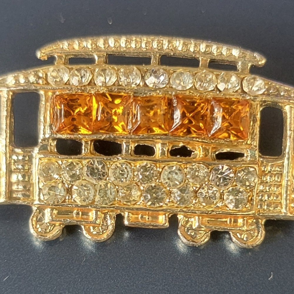 Source Unknown Gold and Orange Brooch